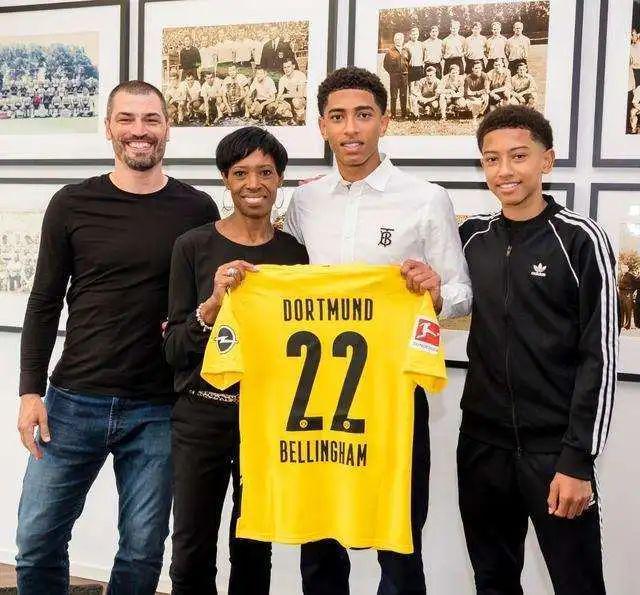 饰地表达了 饰地表达了