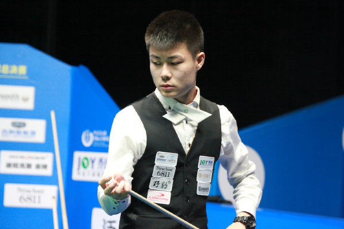 他在中场的 他在中场的