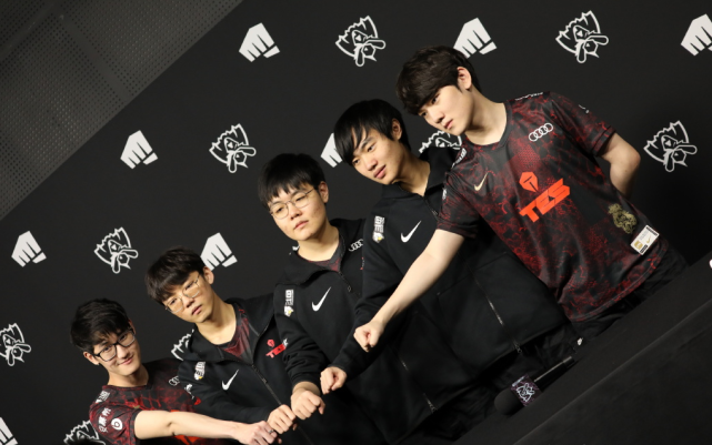 梅赛德斯 梅赛德斯