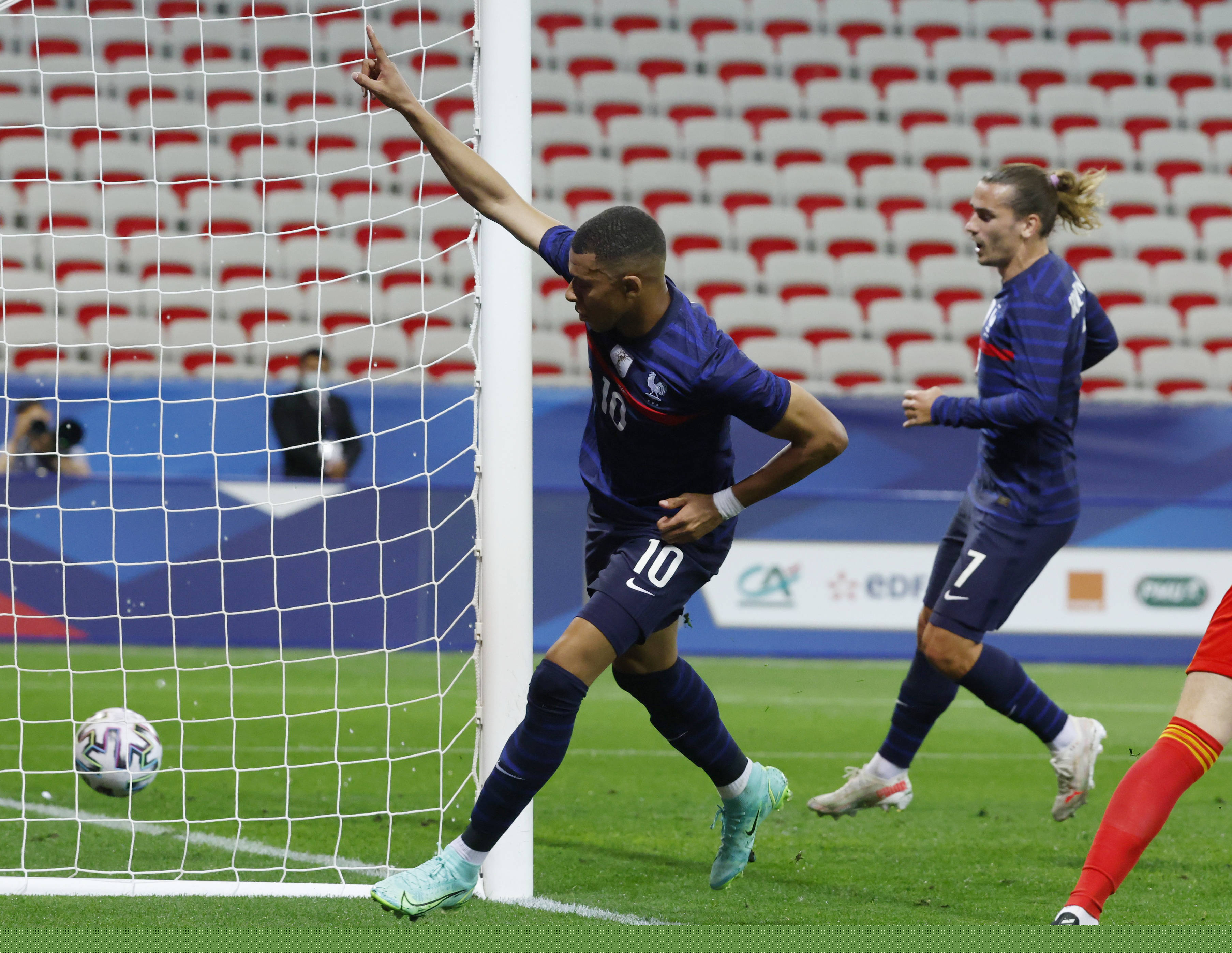 向舞台与屏 向舞台与屏